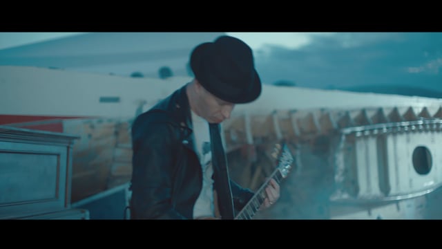 SUM41 – War (official Video)