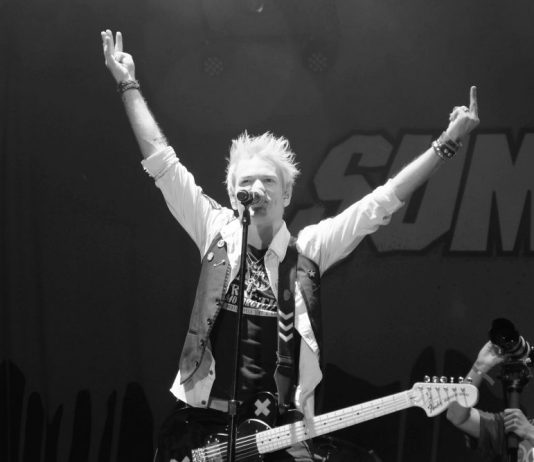 Sum41 zurück in Stuttgart Sum41 @ Taubertal Festival 2016 © Jasmin Zekl