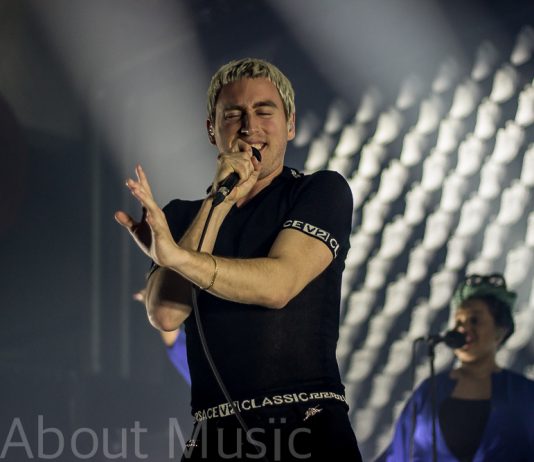 Bilderbuch – Konzert am 02.04.2017 Im Wizemann in Stuttgart