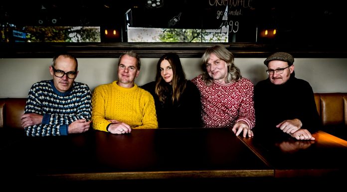 Erdmöbel im Duett mit Judith Holofernes