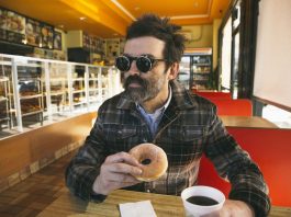 Eels kündigen neues Album The Deconstruction an
