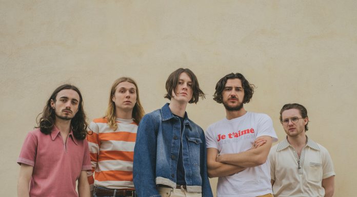 Blossoms kündigen ihr drittes Album „Foolish Loving Spaces“ an