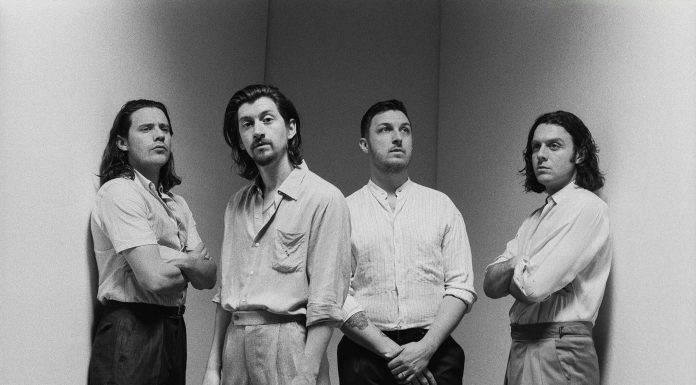 Arctic Monkeys präsentieren das Video zu Tranquility Base Hotel & Casino