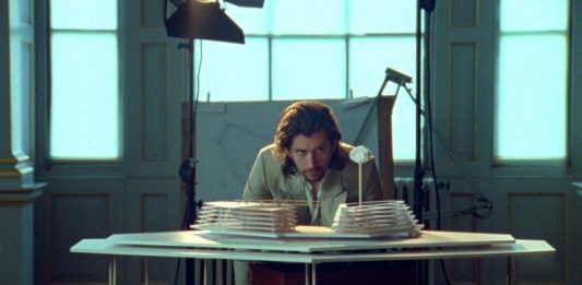 Arctic Monkeys präsentieren Video zu Four Out Of Five