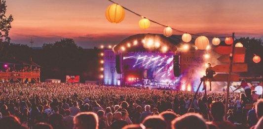 Das Happiness Festival hat die zweite Bandwelle veröffentlicht
