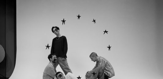 Bilderbuch präsentieren ihre neue Single LED Go