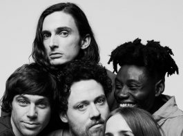 Metronomy – Walking In The Dark