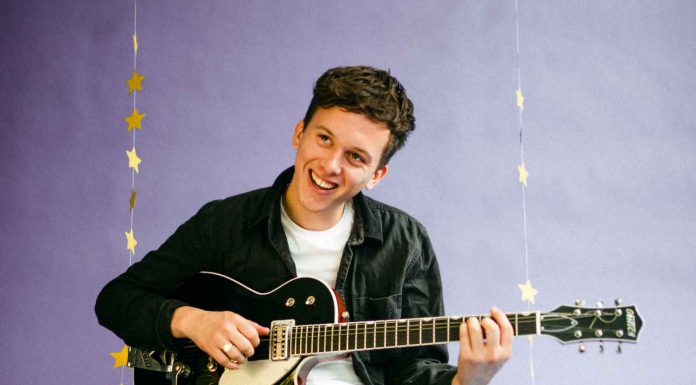 Ten Tonnes bringt sein Debüt auf große Tour