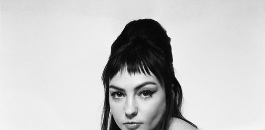 Schaut euch das neue Angel Olsen Video zu Lark an