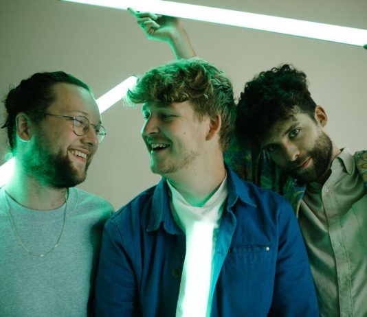 Neue Single von Klangstof – Attack Attack