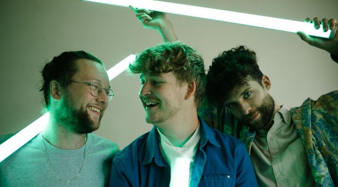 Neue Single von Klangstof – Attack Attack