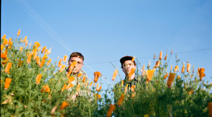 Whitney teilen gleich zwei Coverversionen