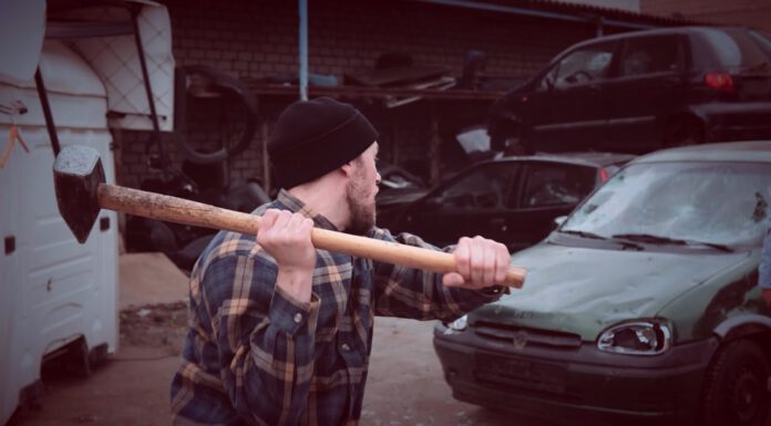 Juse Ju feat. Panik Panzer & Bonzi Stolle – ICH HASSE AUTOS