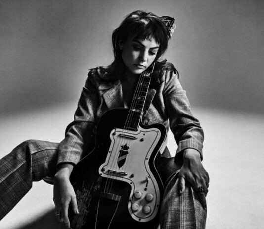 Angel Olsen neue Single „Waving, Smiling“