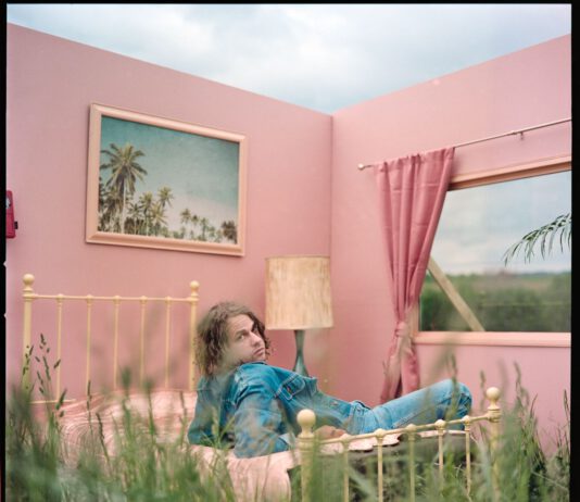 Kevin Morby veröffentlicht neue Single Campfire und kündigt Album Sundowner an