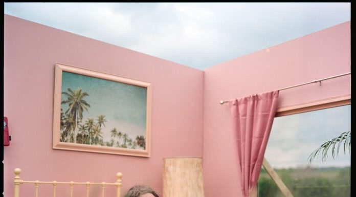 Kevin Morby veröffentlicht neue Single Campfire und kündigt Album Sundowner an