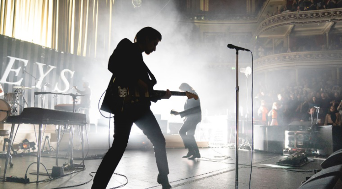 Arctic Monkeys veröffentlichen Live Version von 505