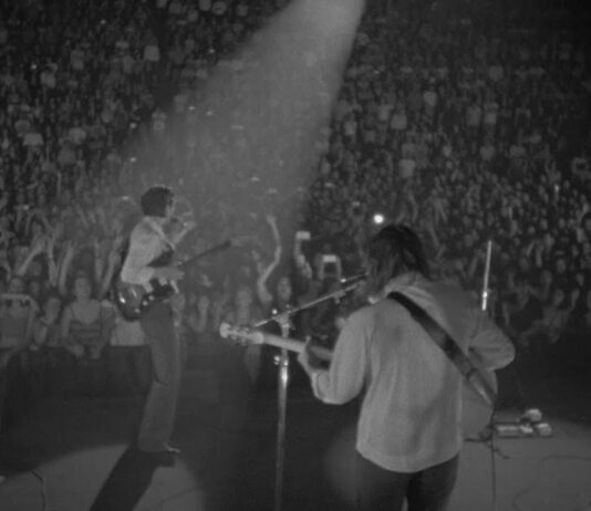Arctic Monkeys – Arabella (Live At The Royal Albert Hall)