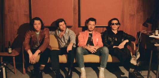Neues Arctic Monkeys Video zu Sculptures Of Anything Goes