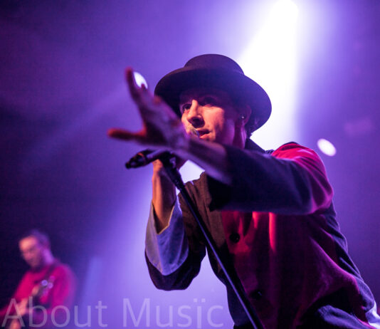 Gelungener Wochenstart mit Maxïmo Park Im Wizemann
