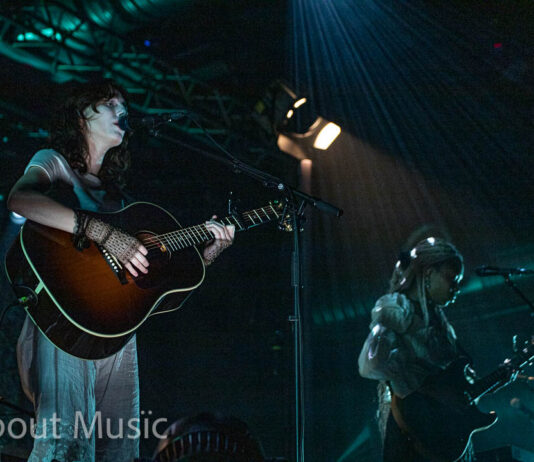 Birdy war in den ausverkauften Wagenhallen in Stuttgart