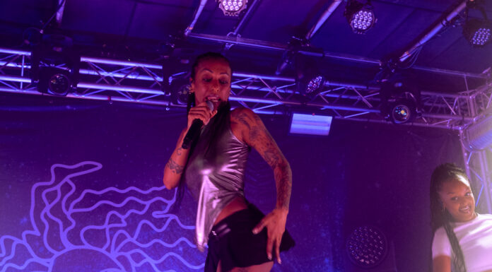 Nura spielte im Club des Im Wizemann (Stuttgart) vor ausverkaufem Haus