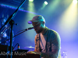 ÁSGEIR verzaubert im Club des Im Wizemann in Stuttgart