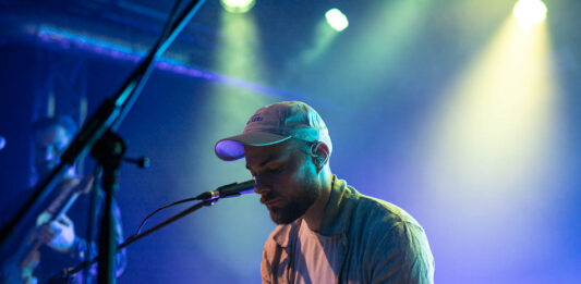 ÁSGEIR verzaubert im Club des Im Wizemann in Stuttgart