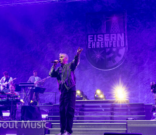 Jan Böhmermann und das Rundfunk-Tanzorchester Ehrenfeld Live in Stuttgart