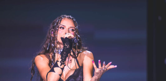 Nina Chuba live in der ausverkauften Hanns‑Martin‑Schleyer‑Halle Stuttgart